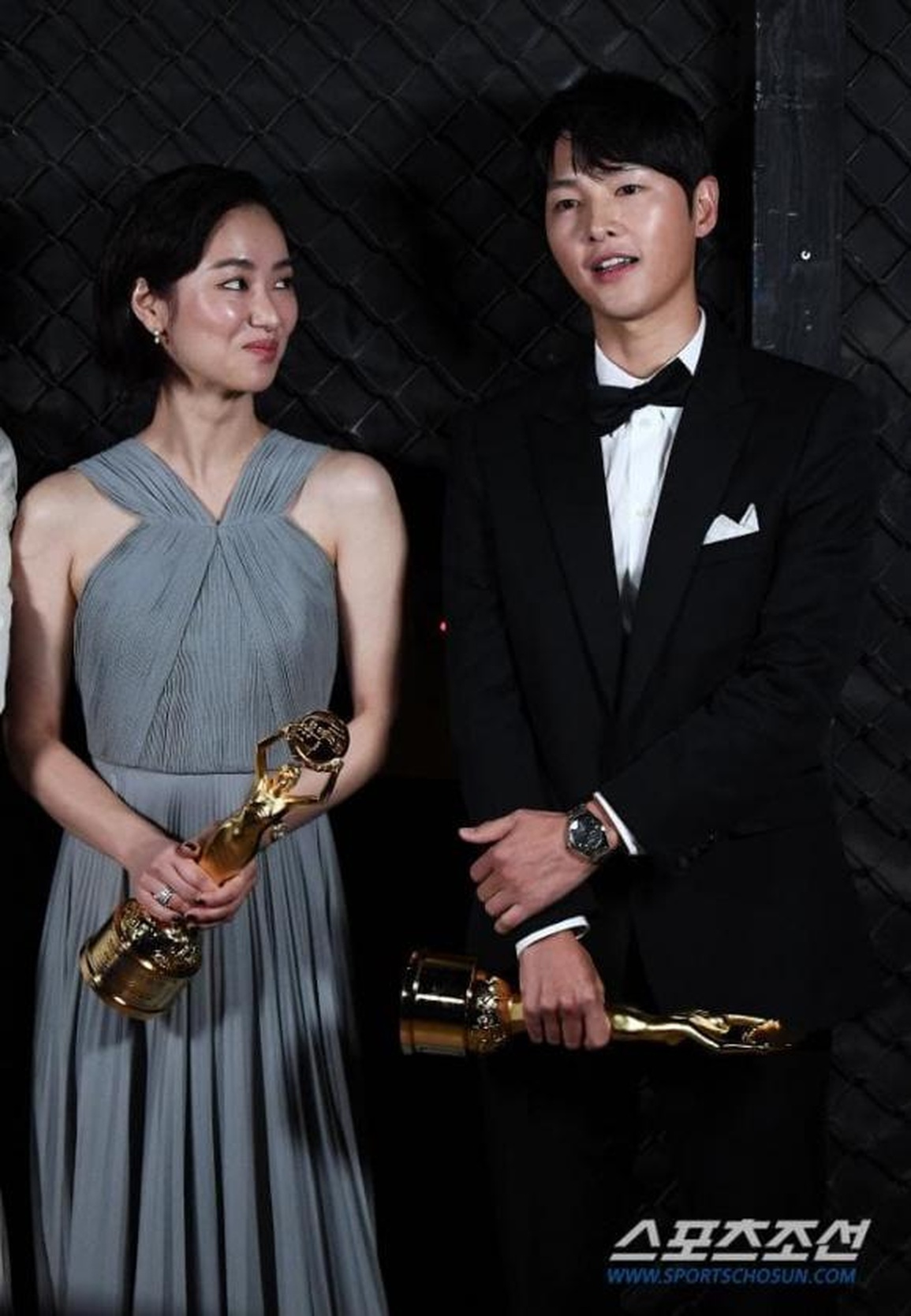 2 năm sau ly hôn Song Hye Kyo, Song Joong Ki bị bắt gặp hò hẹn - 4 2 năm sau ly hôn Song Hye Kyo, Song Joong Ki bị bắt gặp hò hẹn - 4