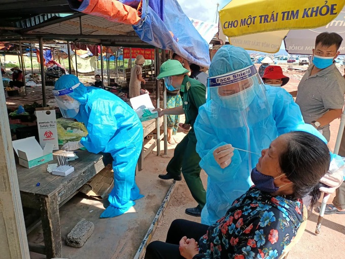 Công an Thanh Hóa khởi tố vụ án làm lây nhiễm dịch bệnh ra cộng đồng tại xã Nghi Sơn - Ảnh 1.