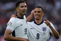 Bellingham lập công, tuyển Anh đánh bại Serbia