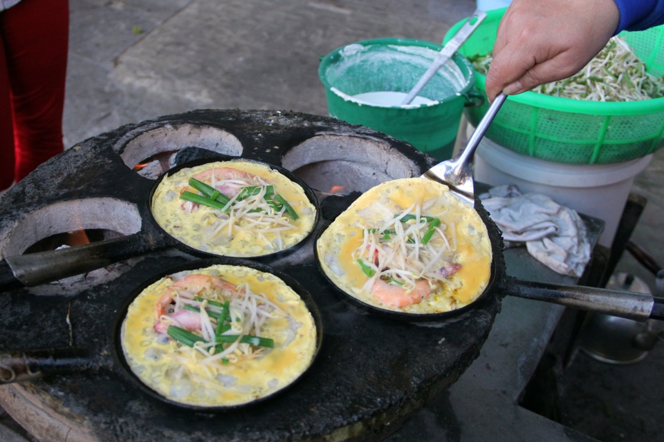 Đến Phú Yên nếm thử món bánh xèo tôm, mực 