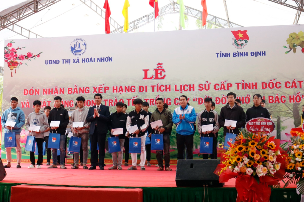 Bình Định tổ chức lễ xếp hạng di tích lịch sử cấp tỉnh Dốc Cát - 3 Bình Định tổ chức lễ xếp hạng di tích lịch sử cấp tỉnh Dốc Cát - 3