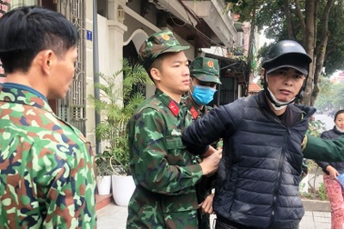 Một quân nhân phải điều trị phơi nhiễm HIV sau khi bắt cướp