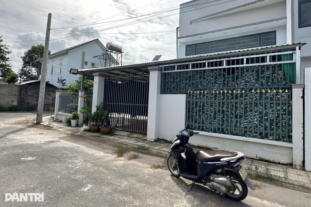 Thần đèn di dời căn nhà xây nhầm trên đất người khác ở TPHCM tuần sau - 1 Thần đèn di dời căn nhà xây nhầm trên đất người khác ở TPHCM tuần sau - 1