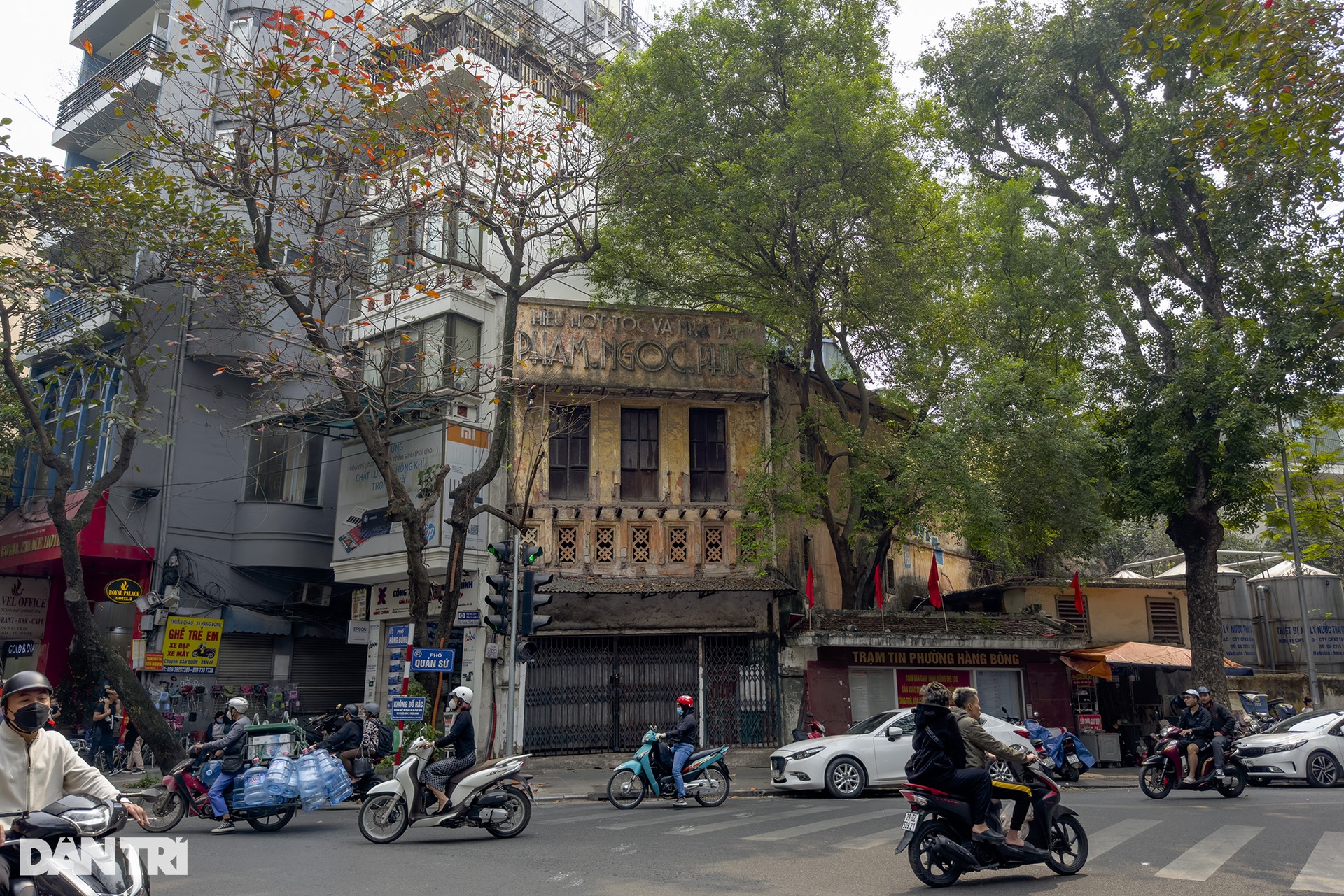 Những biển hiệu vang bóng một thời trên phố cổ Hà Nội - 7 Những biển hiệu vang bóng một thời trên phố cổ Hà Nội - 7