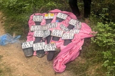 Hà Nội: Chặt biển số để thị uy, đánh người đi đường vì "thấy ngứa mắt"