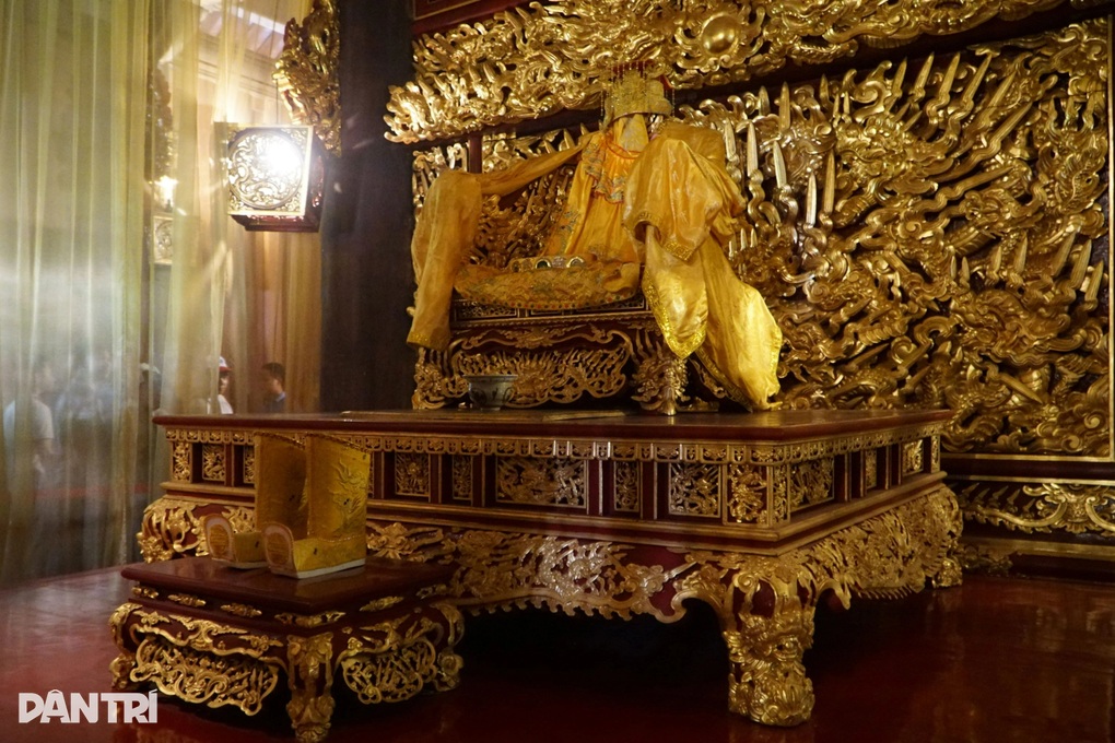 Ngai vua dát vàng ở chính điện Lam Kinh được bảo vệ ra sao? - 2 Ngai vua dát vàng ở chính điện Lam Kinh được bảo vệ ra sao? - 2