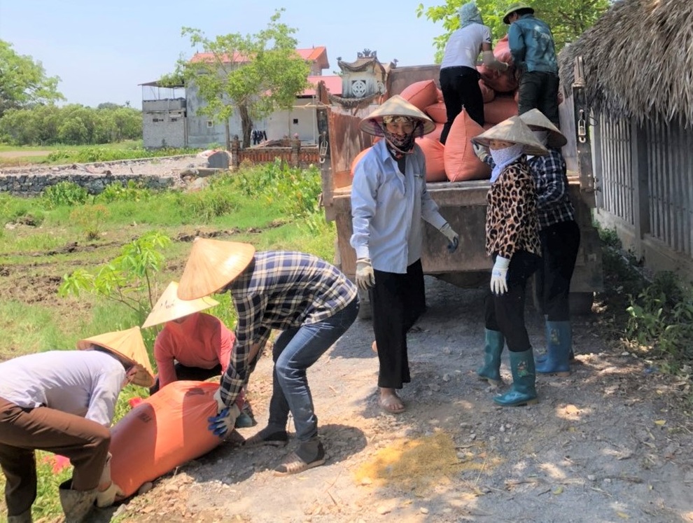 Thất nghiệp vì Covid-19, nhân viên du lịch chân lấm tay bùn mưu sinh - 2 Thất nghiệp vì Covid-19, nhân viên du lịch chân lấm tay bùn mưu sinh - 2