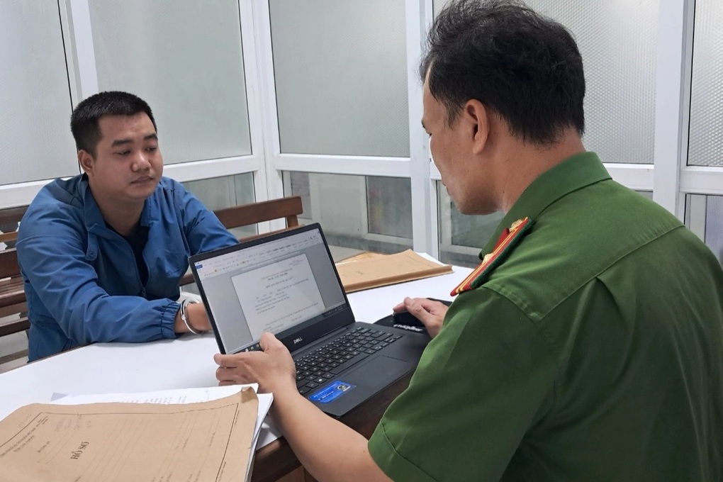 Nhân viên ngân hàng dùng thủ thuật tráo tài khoản để chiếm 900 triệu đồng - 1 Nhân viên ngân hàng dùng thủ thuật tráo tài khoản để chiếm 900 triệu đồng - 1