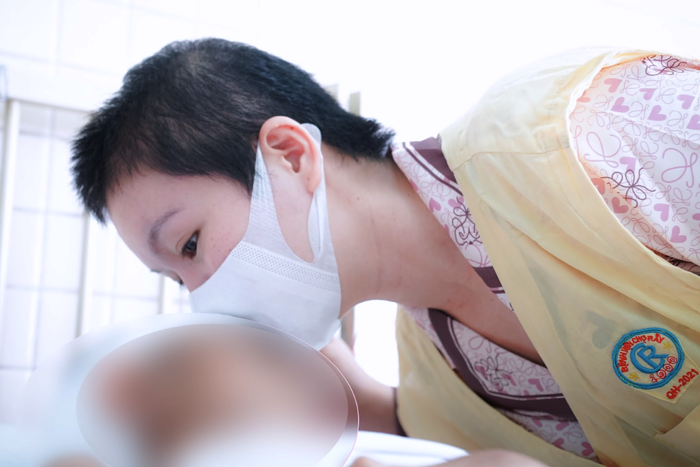 Bé trai bị cành cây rơi làm nứt sọ hồi phục kỳ diệu sau 67 ngày điều trị - 3 Bé trai bị cành cây rơi làm nứt sọ hồi phục kỳ diệu sau 67 ngày điều trị - 3