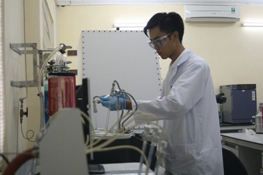 Bảo vệ thành công luận án tiến sĩ ở tuổi 27