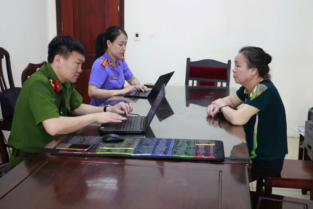 Lô hàng giả thương hiệu nổi tiếng trên đường từ Hà Nội vào Nghệ An - 1 Lô hàng giả thương hiệu nổi tiếng trên đường từ Hà Nội vào Nghệ An - 1