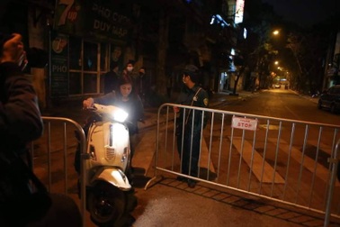 Hai người tiếp xúc gần với cô gái Hà Nội đã dương tính với virus corona