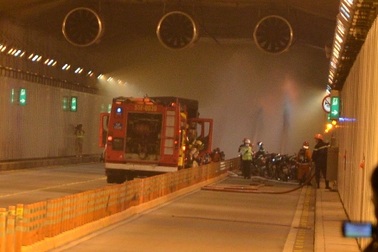 Diễn tập chữa cháy trong hầm vượt sông Sài Gòn