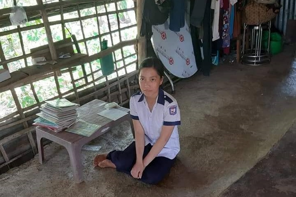 Nỗi khát khao được học đại học của nữ sinh mồ côi mẹ, bố bỏ đi xa - 2 Nỗi khát khao được học đại học của nữ sinh mồ côi mẹ, bố bỏ đi xa - 2