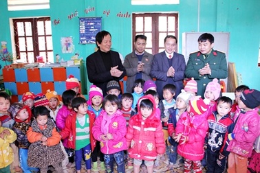 Gia đình Đại tướng tri ân đồng bào vùng căn cứ cách mạng