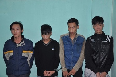 Bắt nhóm học sinh chiếm đoạt tài sản qua internet