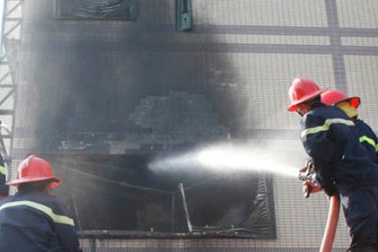 Cháy tại Thuận Kiều Plaza, hàng trăm người tháo chạy