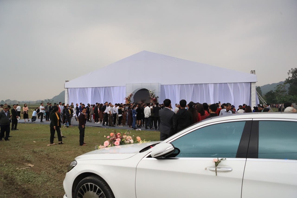 Bố mẹ Xuân Trường, Văn Toàn dự lễ cưới Công Phượng - 2 Bố mẹ Xuân Trường, Văn Toàn dự lễ cưới Công Phượng - 2