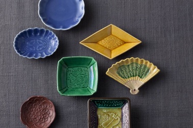 Biểu tượng may mắn trên những chiếc đĩa nhỏ xíu tại Nhật