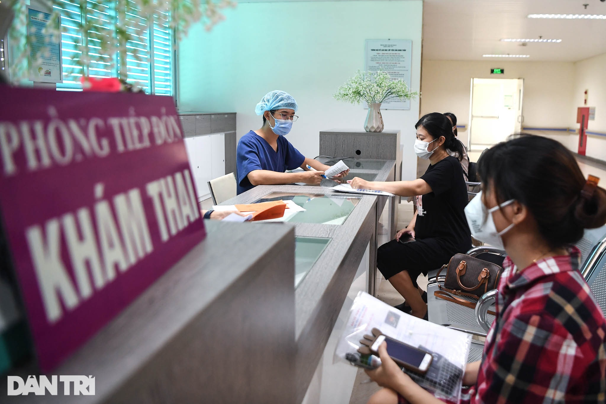Quy trình tiêm vắc xin ngừa Covid-19 cho hơn 1.000 thai phụ ở Hà Nội - 8 Quy trình tiêm vắc xin ngừa Covid-19 cho hơn 1.000 thai phụ ở Hà Nội - 8