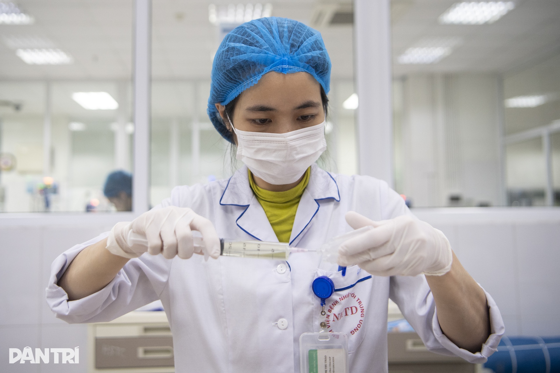 Áp lực giữ sinh mệnh những bệnh nhân cúm đông đặc phổi nặng nhất miền Bắc - 13 Áp lực giữ sinh mệnh những bệnh nhân cúm đông đặc phổi nặng nhất miền Bắc - 13