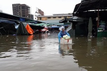 Mưa ngập thành phố, tiểu thương chợ Vinh trắng tay sau một đêm