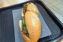 Bánh mì 208.000 đồng ở Nội Bài, khách than đắt hơn ở sân bay quốc tế