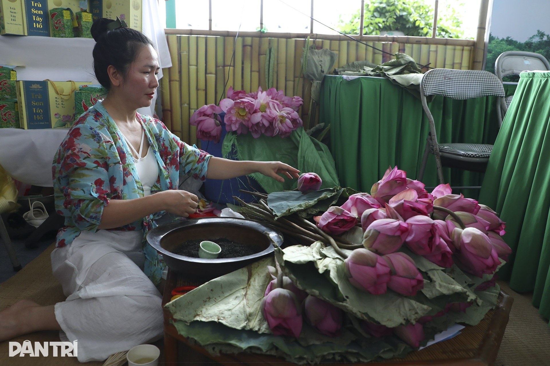 Thưởng thức trà sen hảo hạng tại Lễ hội sen Hà Nội - 3