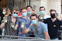 Cách các nước thiết lập cuộc sống "bình thường mới" bằng thẻ xanh Covid-19