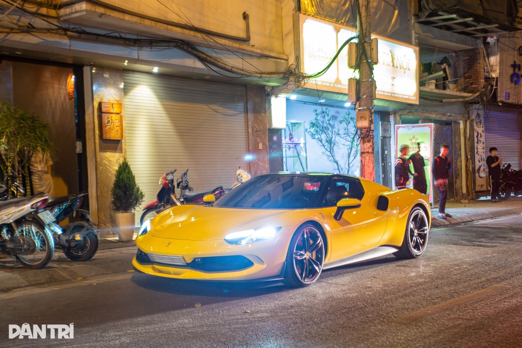 Lần đầu mua siêu xe, đại gia trẻ tuổi Hà thành chọn Ferrari hơn 23 tỷ đồng - 11 Lần đầu mua siêu xe, đại gia trẻ tuổi Hà thành chọn Ferrari hơn 23 tỷ đồng - 11