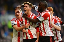 Sunderland “kéo sập” Stamford Bridge