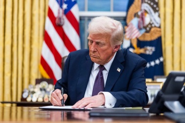 Sức mạnh của các sắc lệnh hành pháp ông Trump ký ngay sau nhậm chức