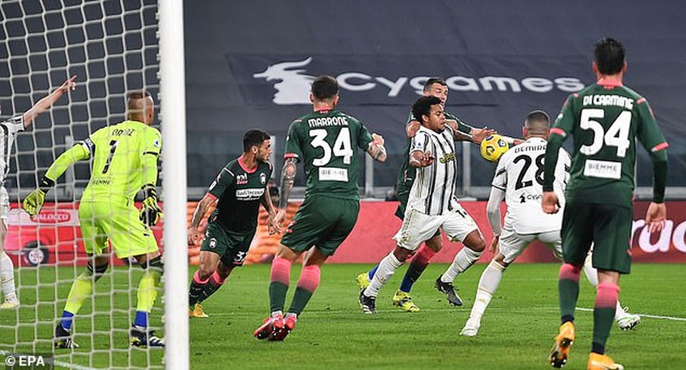 C.Ronaldo tỏa sáng rực rỡ, Juventus có chiến thắng rửa mặt - 4 C.Ronaldo tỏa sáng rực rỡ, Juventus có chiến thắng rửa mặt - 4