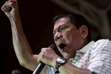 Tổng thống Philippines thách CIA lật đổ ông