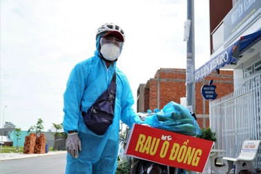 Anh thợ hàn đi mua rau rồi phát miễn phí tới dân ở khu cách ly