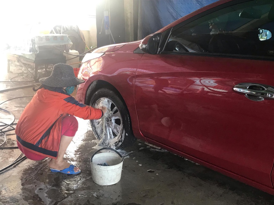 Quảng Trị: Nghề rửa xe kiếm bộn tiền ngày cận Tết - 4 Quảng Trị: Nghề rửa xe kiếm bộn tiền ngày cận Tết - 4