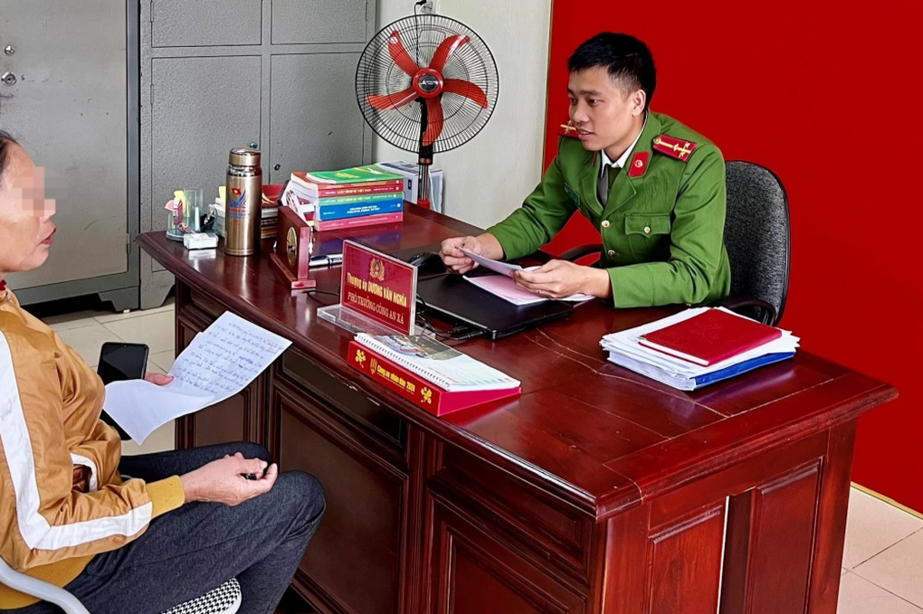 Cú quay xe của người phụ nữ suýt gửi 700 triệu đồng cho công an dỏm - 1 Cú quay xe của người phụ nữ suýt gửi 700 triệu đồng cho công an dỏm - 1
