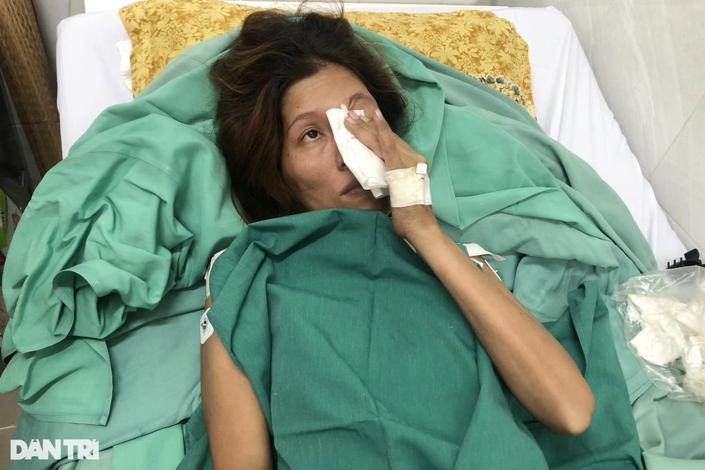 Mẹ phải rời viện do cạn tiền, người đàn ông lại bàng hoàng vì vợ nguy kịch - 5 Mẹ phải rời viện do cạn tiền, người đàn ông lại bàng hoàng vì vợ nguy kịch - 5