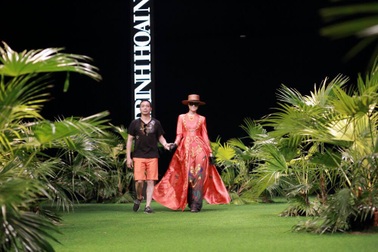 Độc đáo bộ sưu tập thời trang xuyên thấu lấy ý tưởng từ gốm Bát Tràng