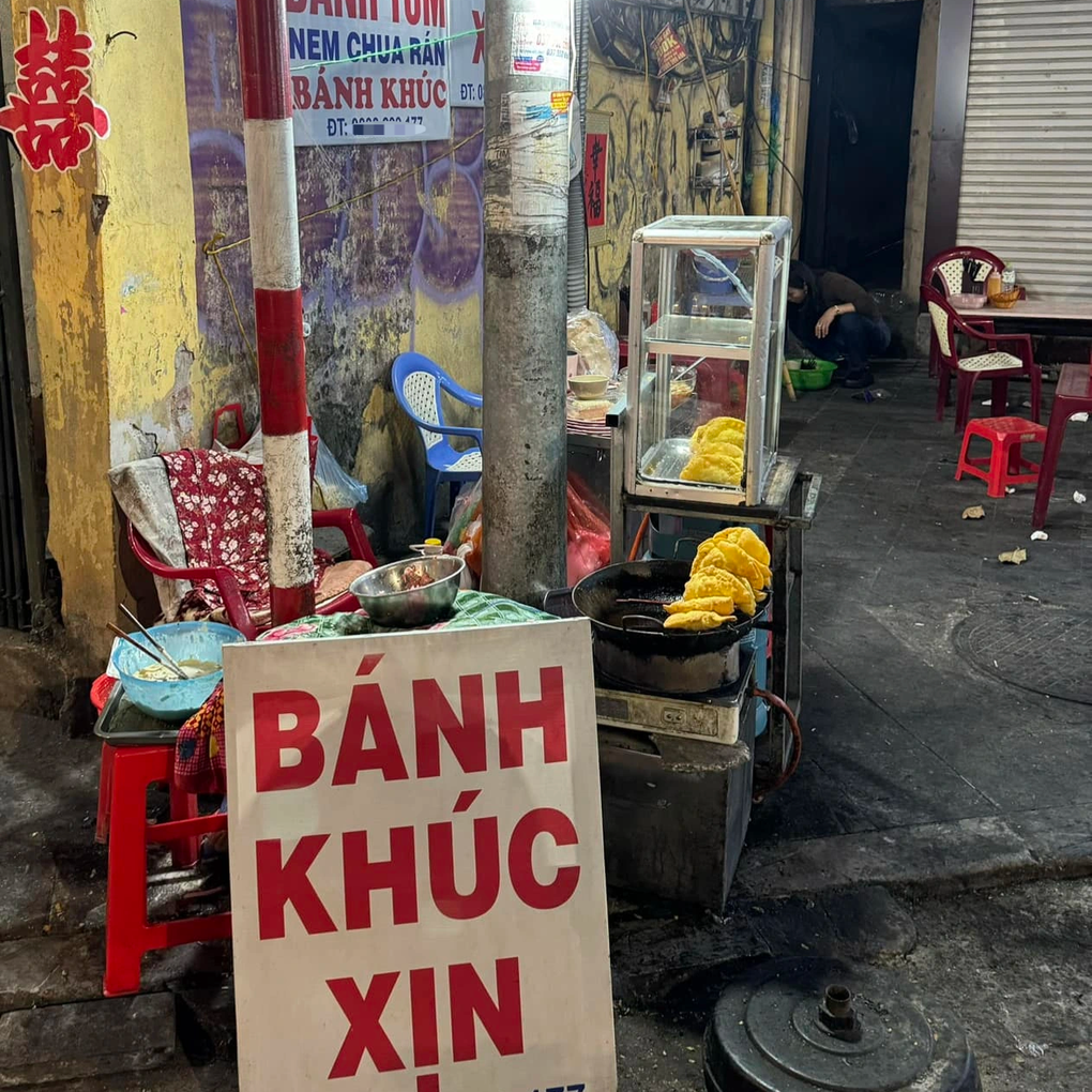 Khách Đà Lạt ra Hà Nội tố bị chặt chém vì ăn bánh gối hết 40.000 đồng/cái - 1 Khách Đà Lạt ra Hà Nội tố bị chặt chém vì ăn bánh gối hết 40.000 đồng/cái - 1