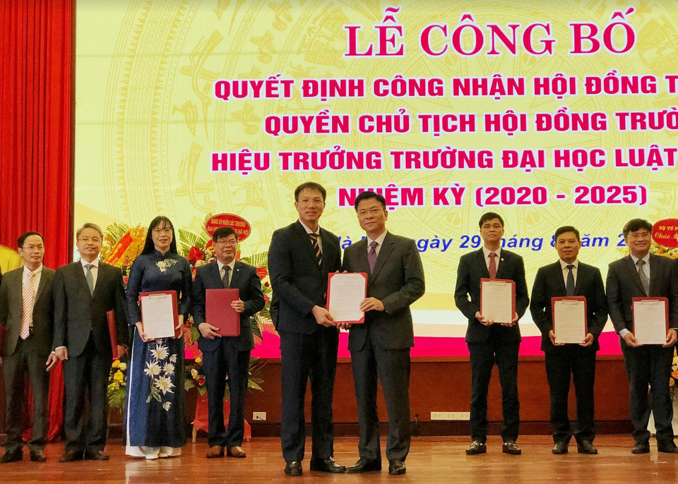 Tiến sĩ Đoàn Trung Kiên làm Hiệu trưởng Trường Đại học Luật Hà Nội - 2 Tiến sĩ Đoàn Trung Kiên làm Hiệu trưởng Trường Đại học Luật Hà Nội - 2