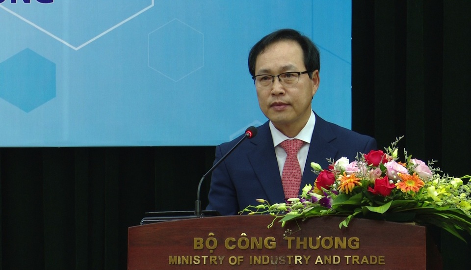 Bộ Công thương bắt tay Samsung đẩy mạnh thị trường khuôn mẫu 1 tỉ USD - 3 Bộ Công thương bắt tay Samsung đẩy mạnh thị trường khuôn mẫu 1 tỉ USD - 3