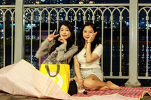 Mua bạt ngồi chờ xem pháo hoa ở trung tâm TPHCM