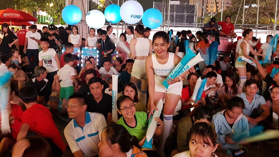 Cập nhật diễn biến cổ vũ đội tuyển Việt Nam tại chung kết Sea Games 30 từ Bắc đến Nam - 3 Cập nhật diễn biến cổ vũ đội tuyển Việt Nam tại chung kết Sea Games 30 từ Bắc đến Nam - 3