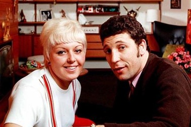 Huyền thoại âm nhạc hát để tưởng nhớ vợ