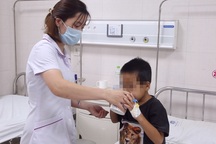 Bé trai 7 tuổi nguy kịch vì uống thuốc nam
