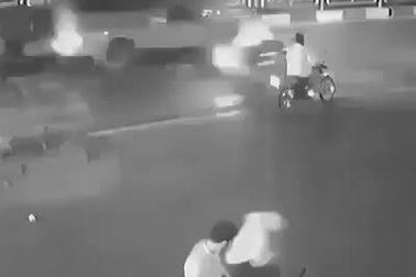 Tên cướp "tẽn tò" vì giật điện thoại bất thành