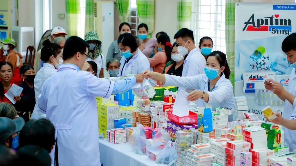 Dược Hậu Giang cùng AloBacsi chăm sóc sức khỏe cho gần 1.400 đồng bào Cơ-tu - 4 Dược Hậu Giang cùng AloBacsi chăm sóc sức khỏe cho gần 1.400 đồng bào Cơ-tu - 4
