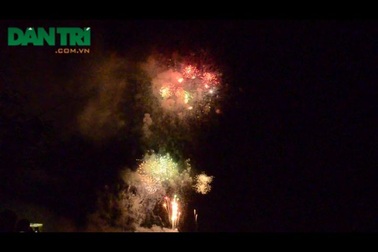 Lung linh “bữa tiệc” pháo hoa mừng ngày đất nước thống nhất