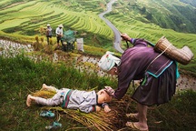 Những bức ảnh kể về tuổi thơ của trẻ em trên khắp thế giới